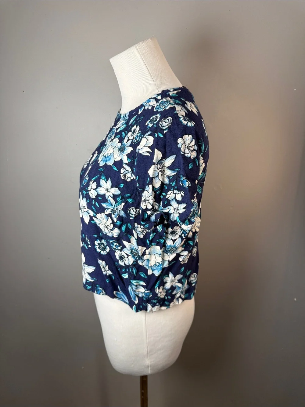 Floral Navy Short Sleeve Crop Top